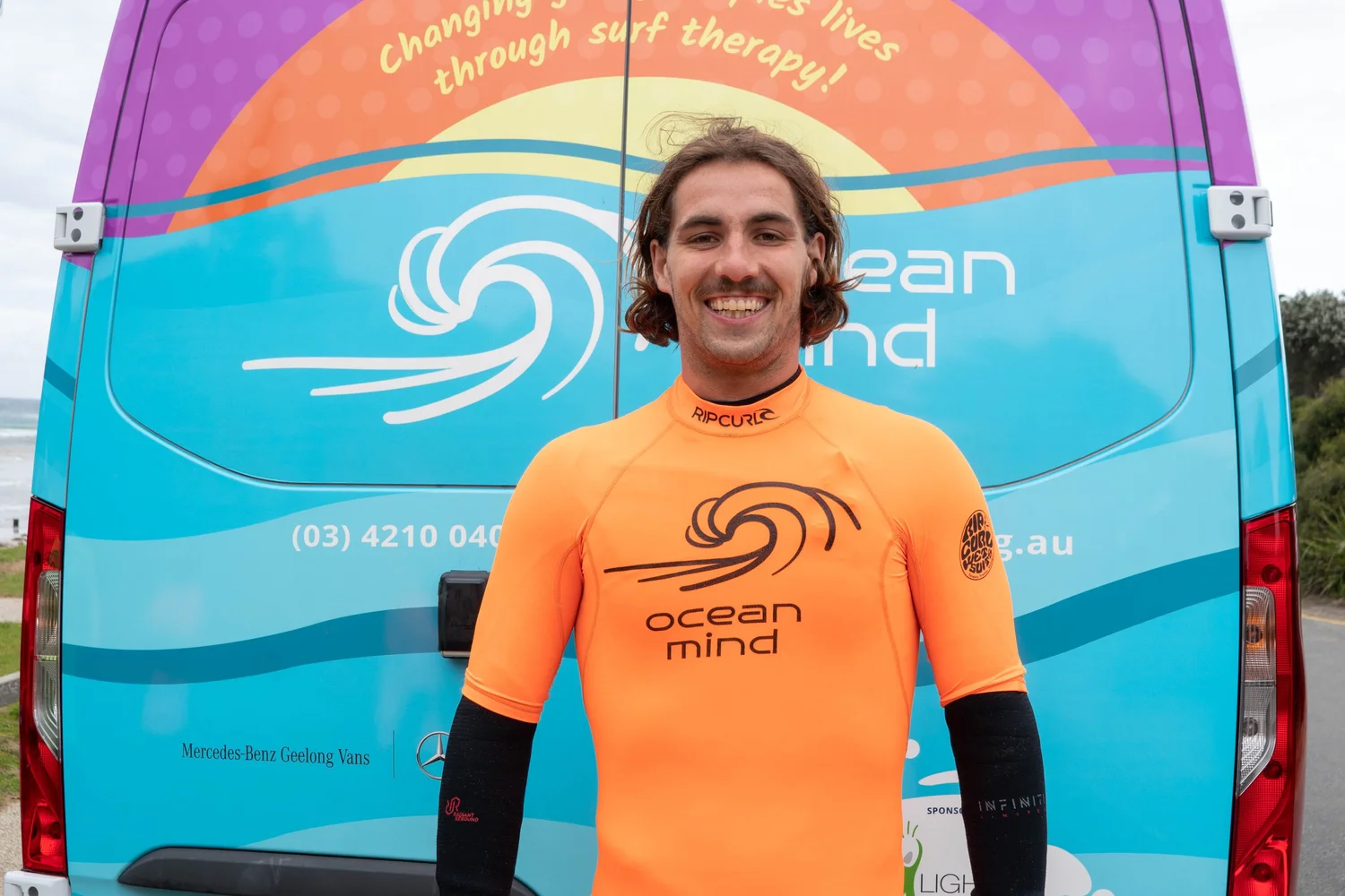 Retrato de Peter Caine, Terapeuta Ocupacional · Surf Therapy